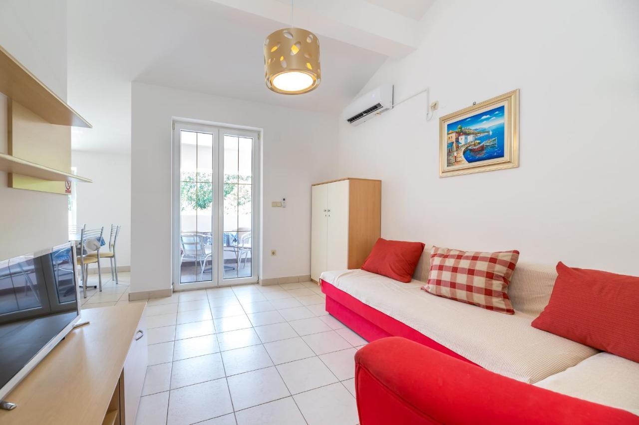 Apartments Melania & Antonia Baska  Exterior photo